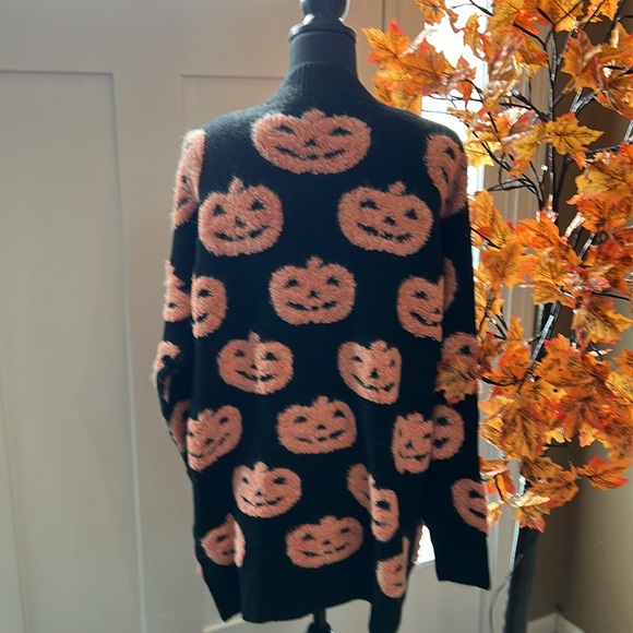 Adorable Boyfriend fuzzy pumpkin 🎃 cardigan sweater! - Picture 4 of 5